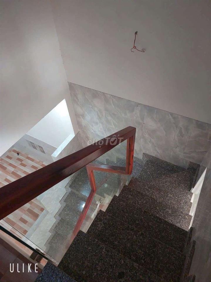 Bán nhà sổ hông  đã chia thành 2 căn