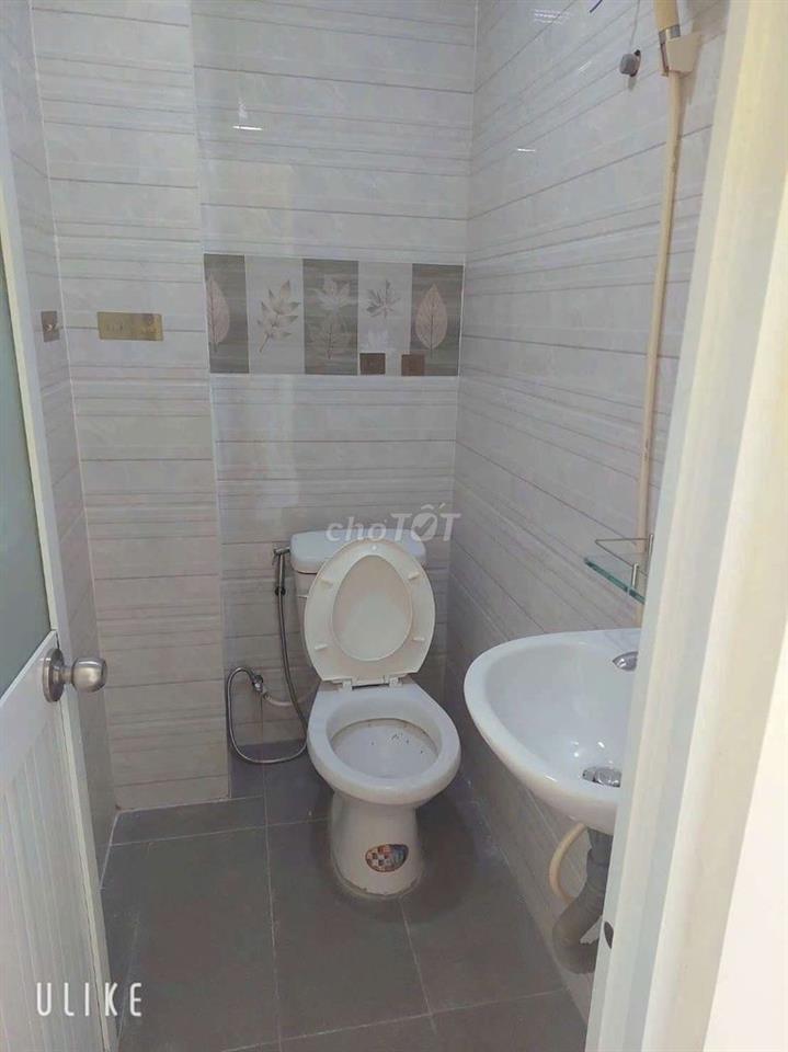Bán nhà sổ hông  đã chia thành 2 căn