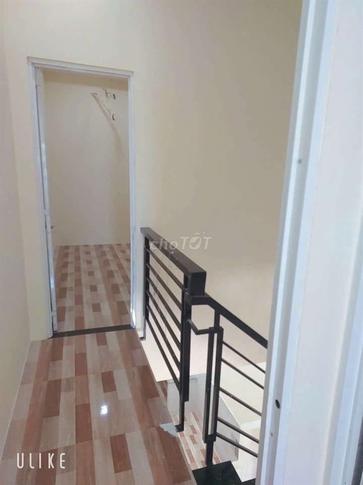 Bán nhà sổ hông  đã chia thành 2 căn