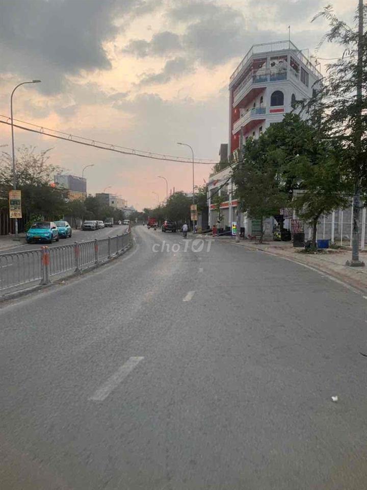 Nhà Lê Cơ khu Nam Hùng Vương sát Aeon Bình Tân