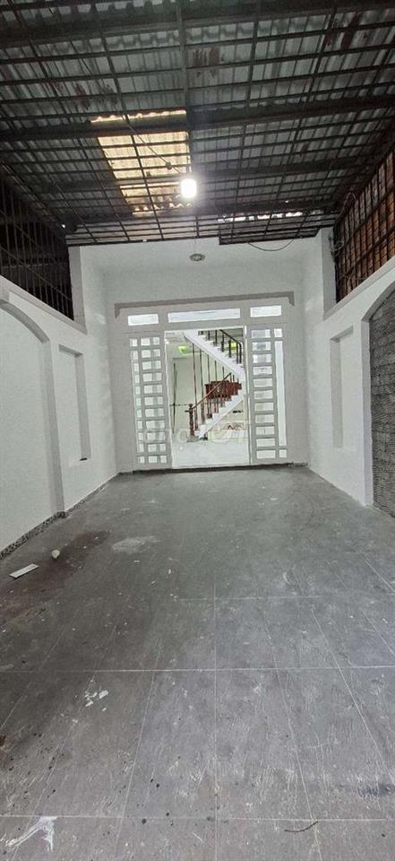 Cho thuê nhà mới  có sân để ô tô .dt 4×16m Đúc lầu .Liên Khu 5-6. Bt