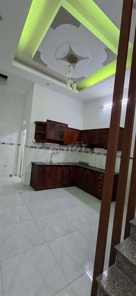 Cho thuê nhà mới  có sân để ô tô .dt 4×16m Đúc lầu .Liên Khu 5-6. Bt