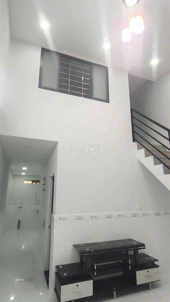 nhà cho thuê 4x10 ấp 2 vlb 3p ngủ 2wc Bình Chánh
