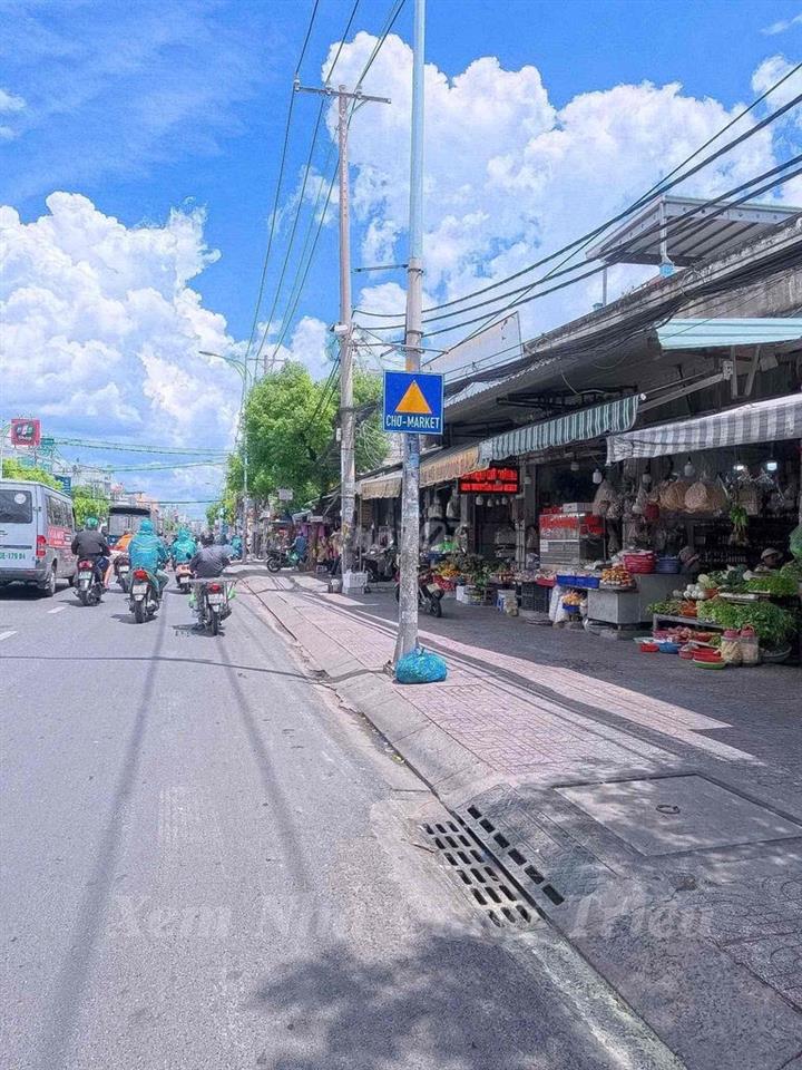 NGAY LÊ VĂN QUỚI - Ngang 5.6 Dài 13m - 3PN 2WC, HẺM XE HƠI