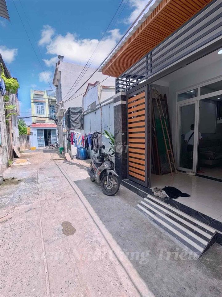 NGAY LÊ VĂN QUỚI - Ngang 5.6 Dài 13m - 3PN 2WC, HẺM XE HƠI
