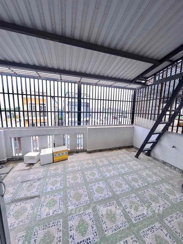 NHÀ BÌNH TÂN giá BÌNH CHÁNH - 4 TẦNG, Ngang 4 Dài 11m, 3PN 3WC & Sân T