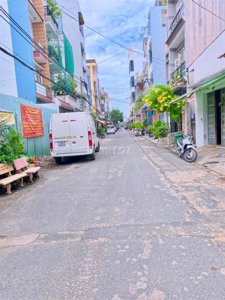 NGAY LÊ VĂN QUỚI, 3 TẦNG ĐỰA NHỰA XE TẢI, GẦN MẶT TIỀN