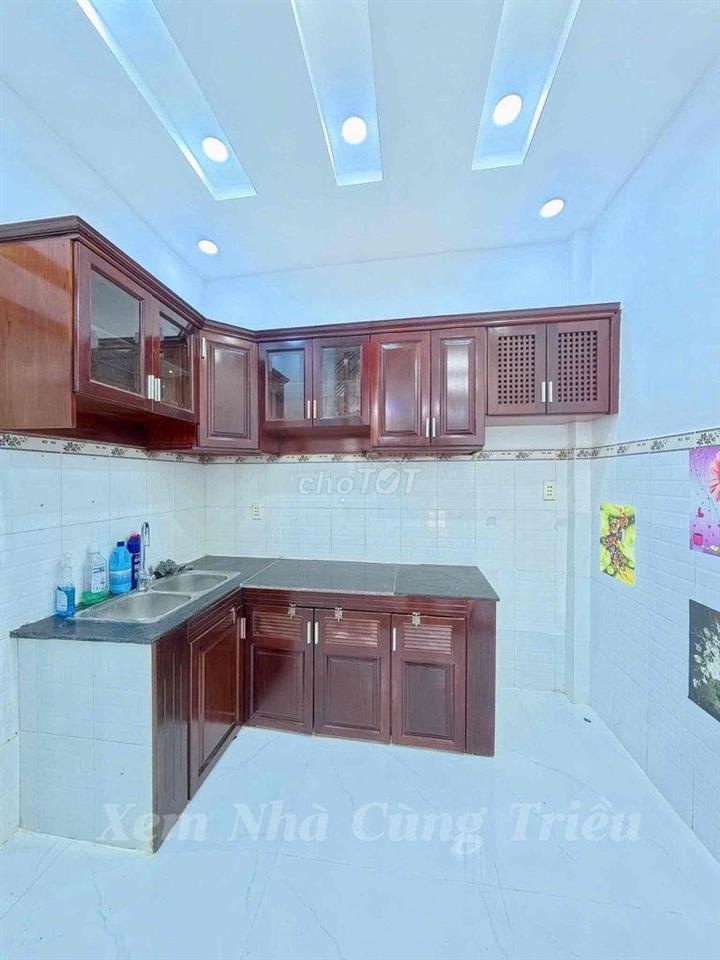 GẤPppp - Ngay cổng trường Tiểu Học Bình Long, 3 Tầng có Sân Thượng
