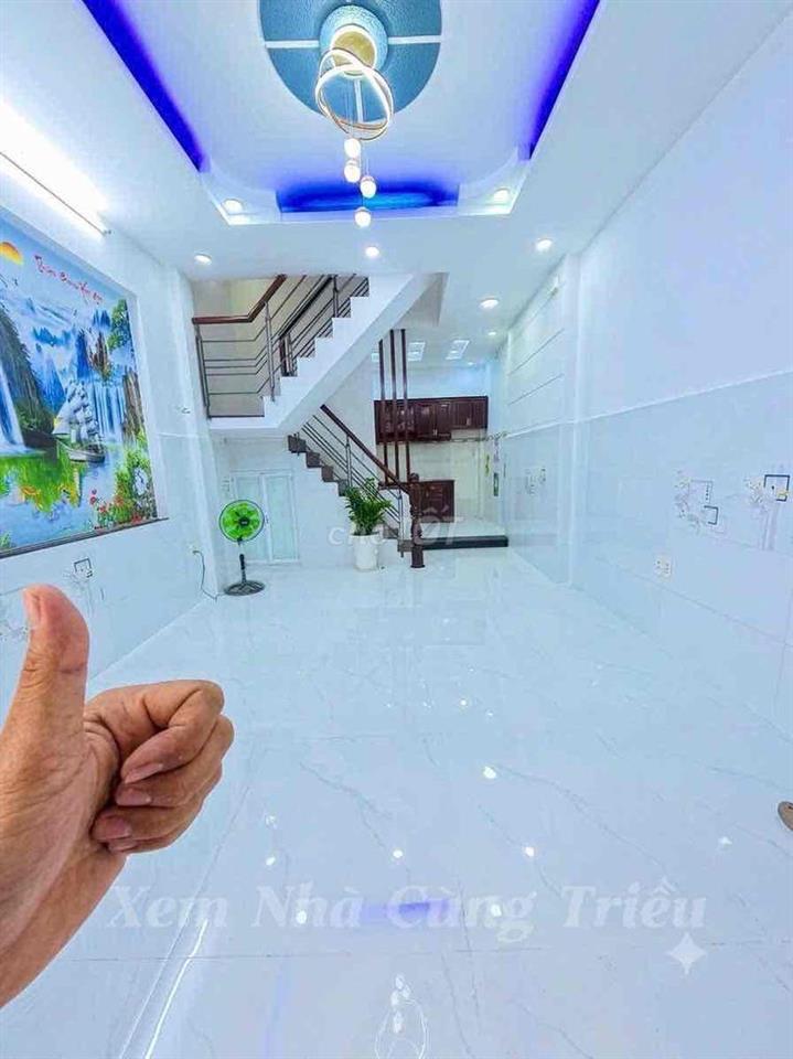 GẤPppp - Ngay cổng trường Tiểu Học Bình Long, 3 Tầng có Sân Thượng