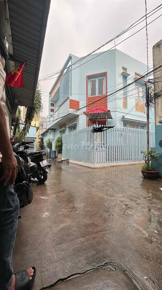 NHÀ CÓ XE HƠI XEM CĂN NÀY NGAY