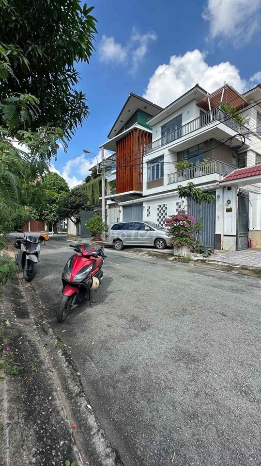 QUÁ ĐẲNG CẤP