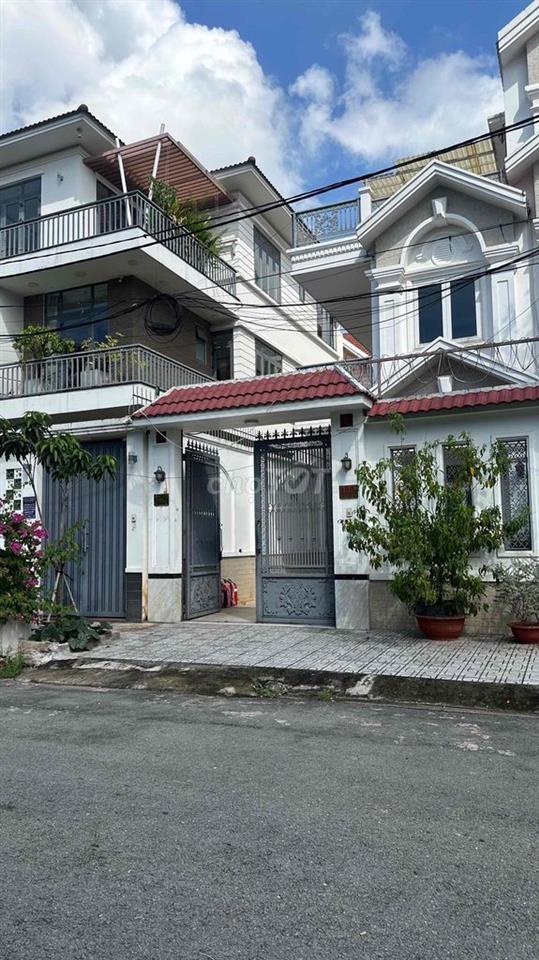 QUÁ ĐẲNG CẤP