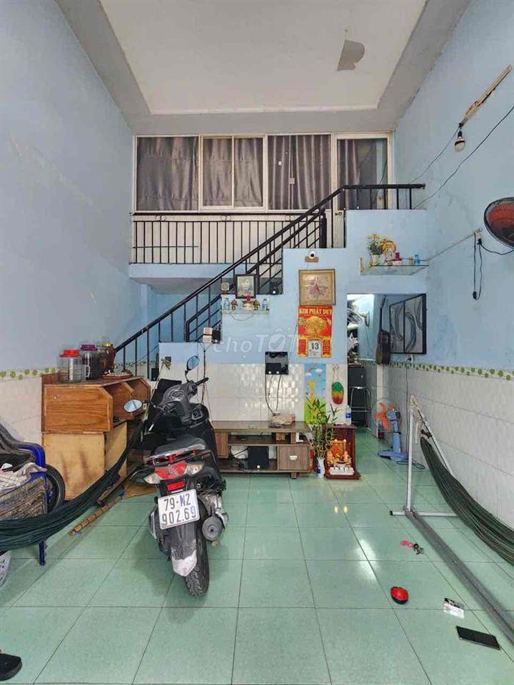 Mặt tiền 4x8.5, cấp 4 có lững, ngay chợ Liên Ấp 123