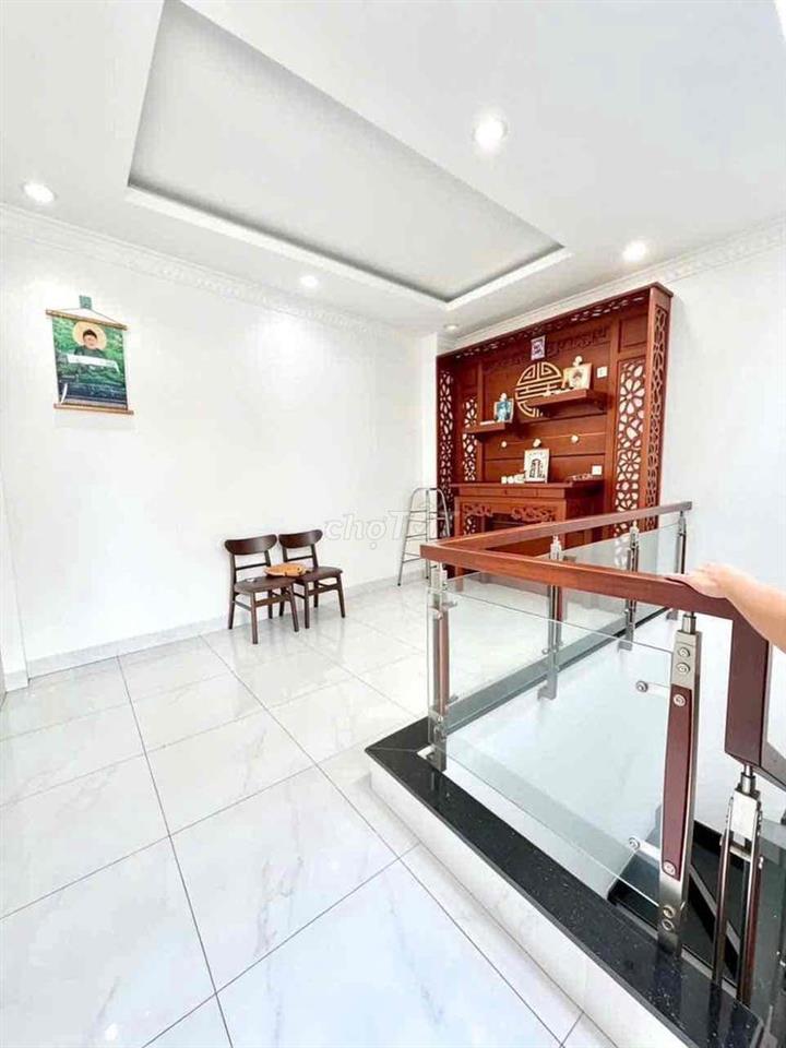 BÁN NHÀ NGANG 8M - LÊ VĂN QUỚI- BÌNH TÂN- 88M2- 3 TÂNG- HẺM XE HƠI