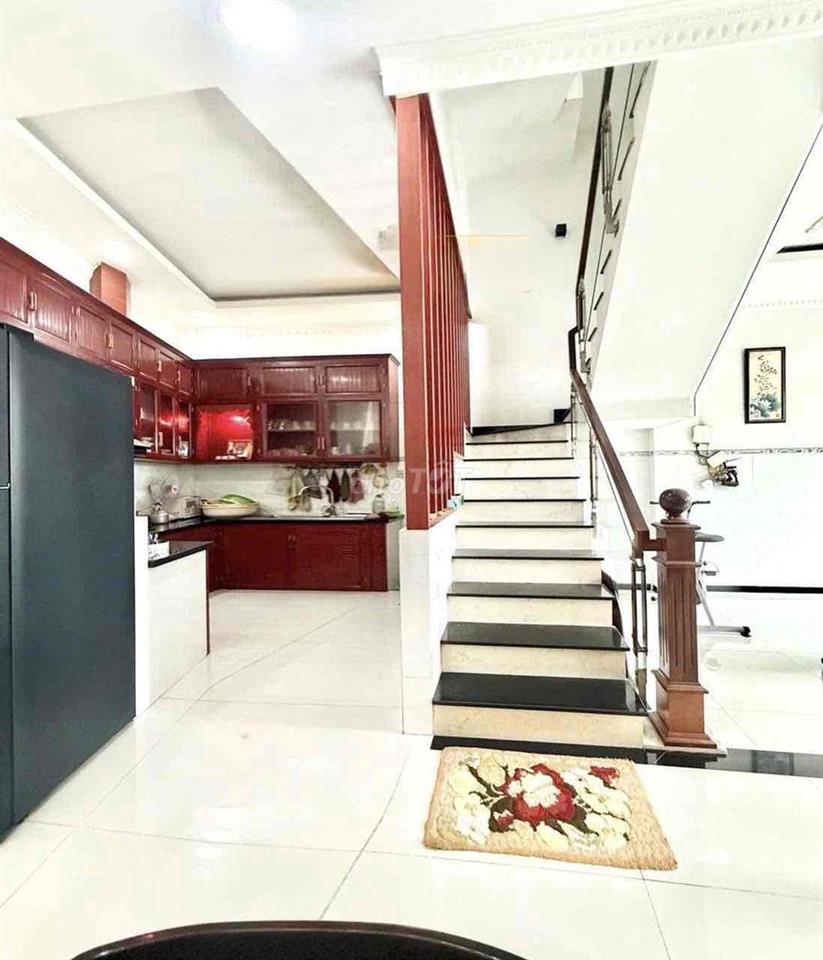 BÁN NHÀ NGANG 8M - LÊ VĂN QUỚI- BÌNH TÂN- 88M2- 3 TÂNG- HẺM XE HƠI