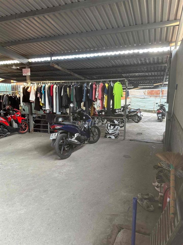 chính chủ cần bán căn nhà diện tích đất 250m2 xây dựng 160m2 1t 3L