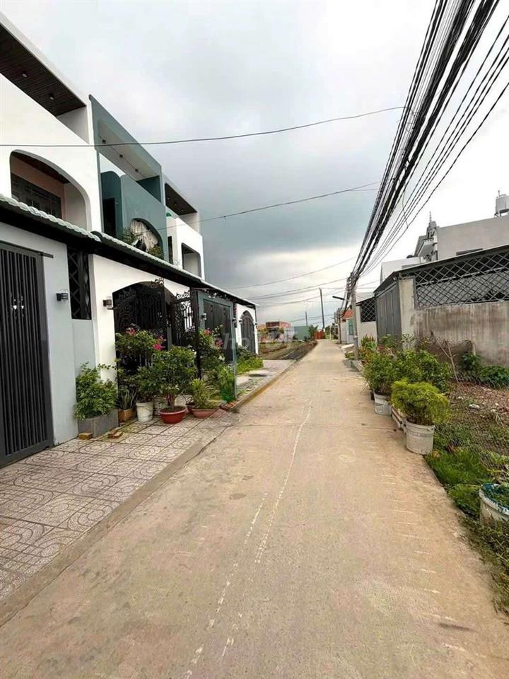 nhà bán xả mỷ lộc Long an tây ninh.đường tỉnh 835A.1lk xe hơi vô nhà