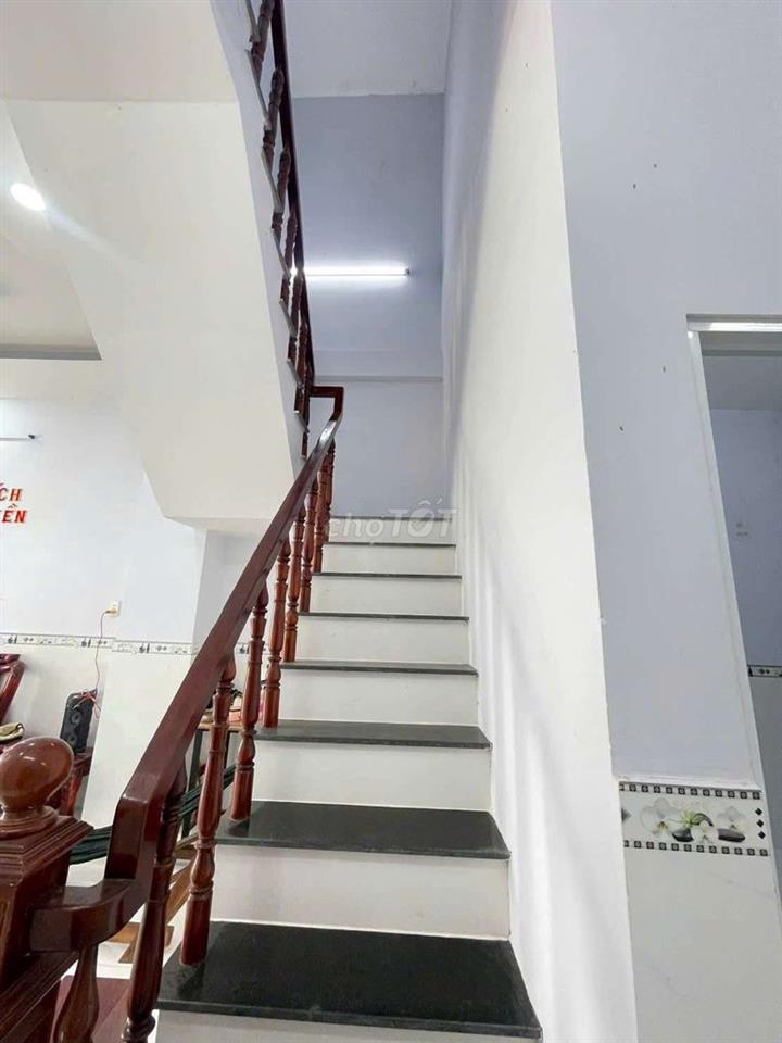 nhà bán tân kim cần giuộc long an cách quận 8.20 xe máy.hẻm xe hơi 