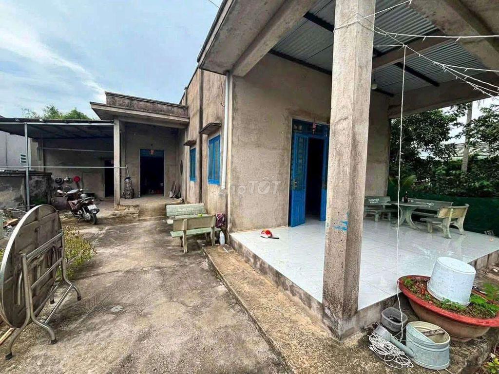 nhà cấp 4 cần bán tại xả mỷ lộc tây ninh LA củ.cách 835A.1kl đường hẻm