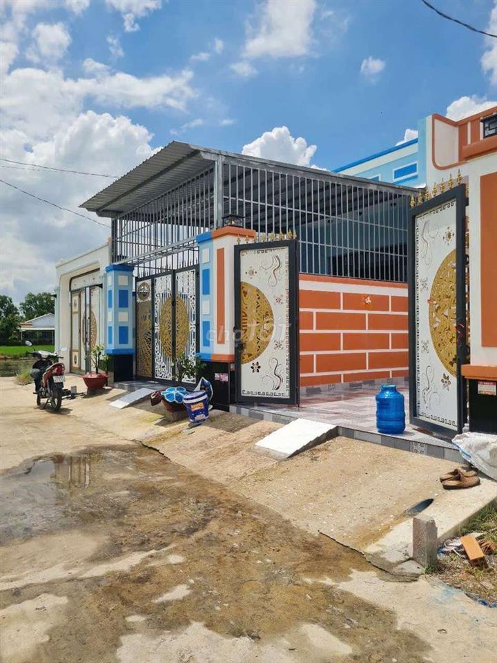nhà bán ở đường đòan văn diệu xả mỷ lộc LA tây ninh mới.xe hơi tới nhà