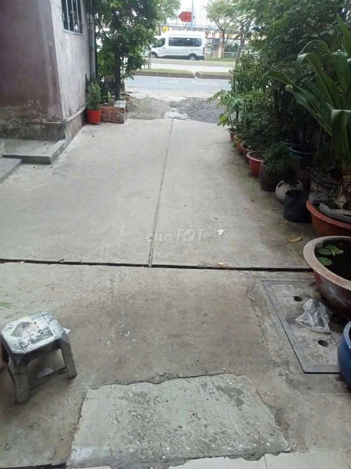 Cần bán gấp nhà cũ MT thụt Võ Văn Kiệt P7 Q6