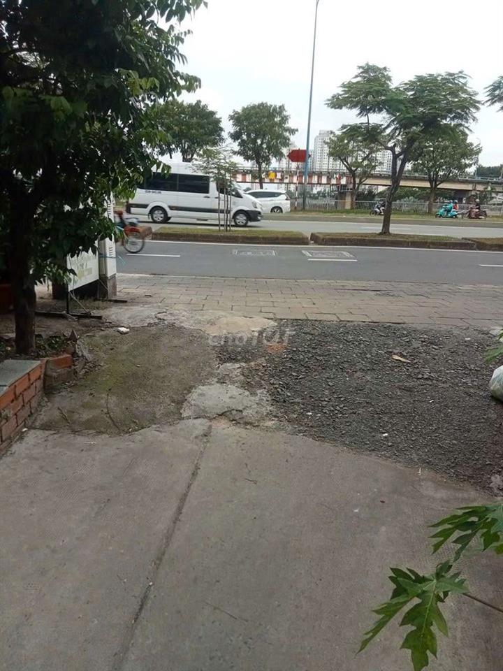 Cần bán gấp nhà cũ MT thụt Võ Văn Kiệt P7 Q6