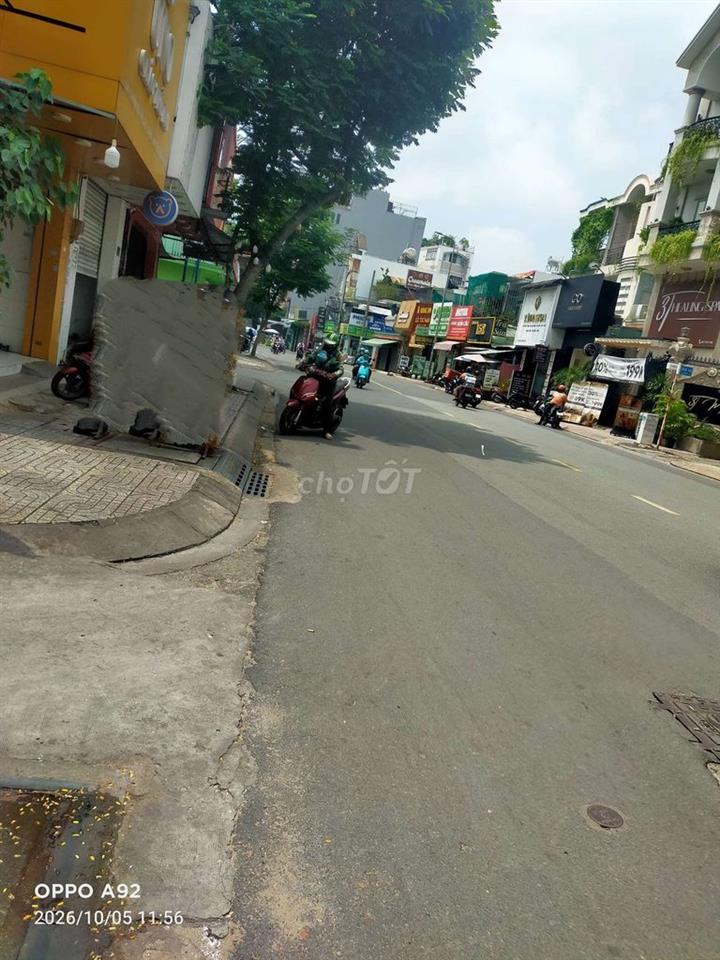 NGAY VƯỜN LÀI TÂN PHÚ 33M2 3TẦN ,SÂN THƯỢNG  HẺM XE HƠI  CÁCH MT 30M