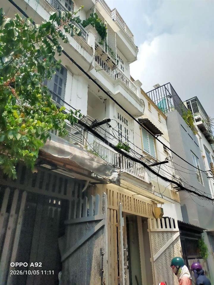NGAY VƯỜN LÀI TÂN PHÚ 33M2 3TẦN ,SÂN THƯỢNG  HẺM XE HƠI  CÁCH MT 30M