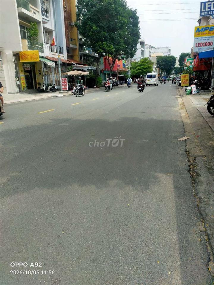 NGAY VƯỜN LÀI TÂN PHÚ 33M2 3TẦN ,SÂN THƯỢNG  HẺM XE HƠI  CÁCH MT 30M