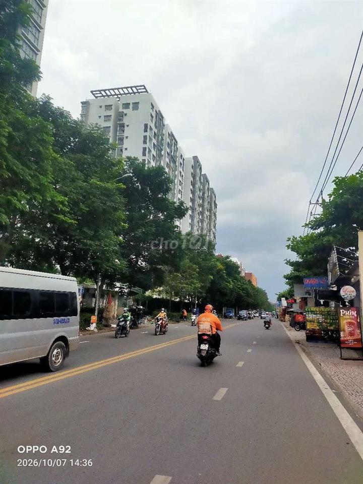 NHÀ NGAY ĐƯÓNG SỐ 5 KẾ AEON TÂN PHÚ  71M.  5TẦN CÓ THANG MÁY  500KG