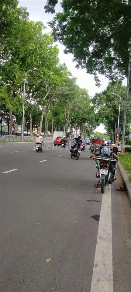 NHÀ NGAY ĐƯÓNG SỐ 5 KẾ AEON TÂN PHÚ  71M.  5TẦN CÓ THANG MÁY  500KG