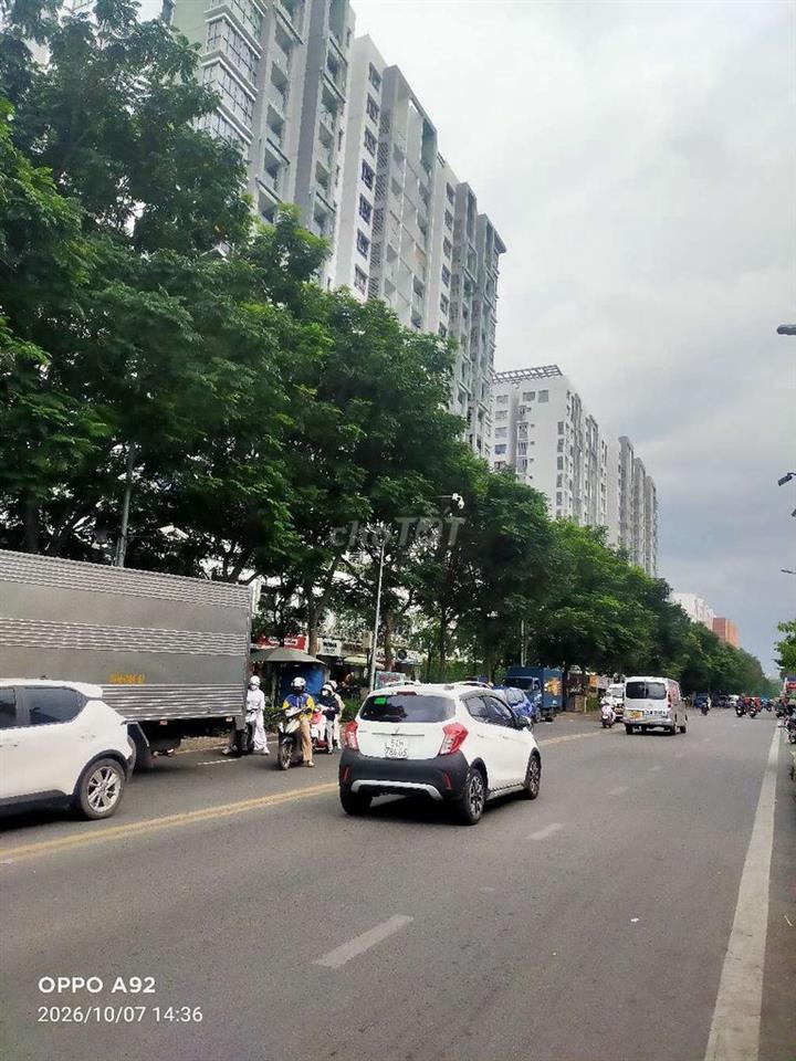 NHÀ NGAY ĐƯÓNG SỐ 5 KẾ AEON TÂN PHÚ  71M.  5TẦN CÓ THANG MÁY  500KG