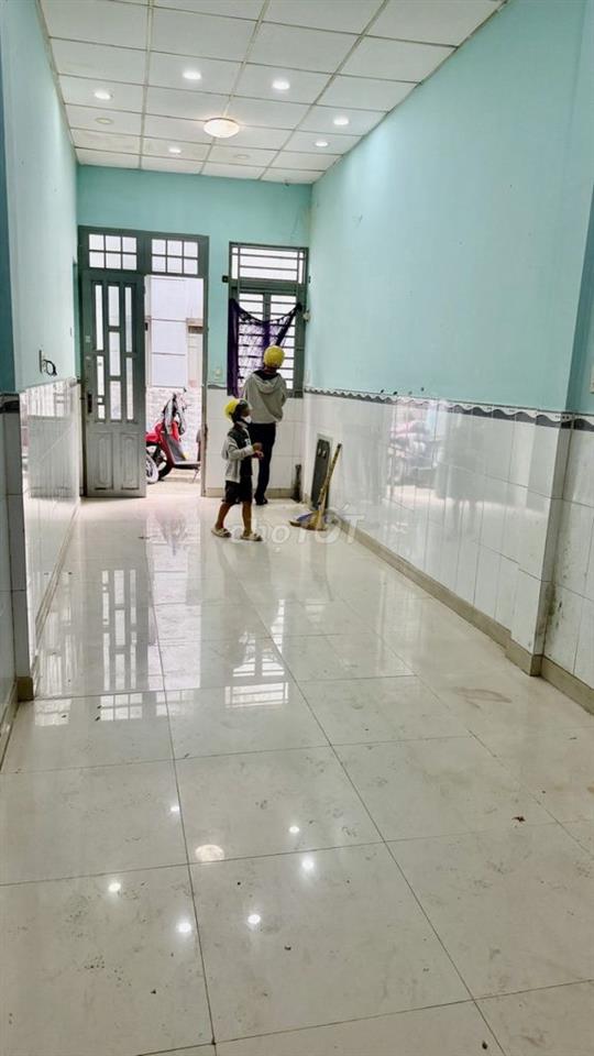 NHÀ ĐẸP Ở NGAY, 2 TẦNG, SỔ HỒNG HOÀN CÔNG, GẦN LÊ TRỌNG TẤN, CHỈ 3 TỶ.
