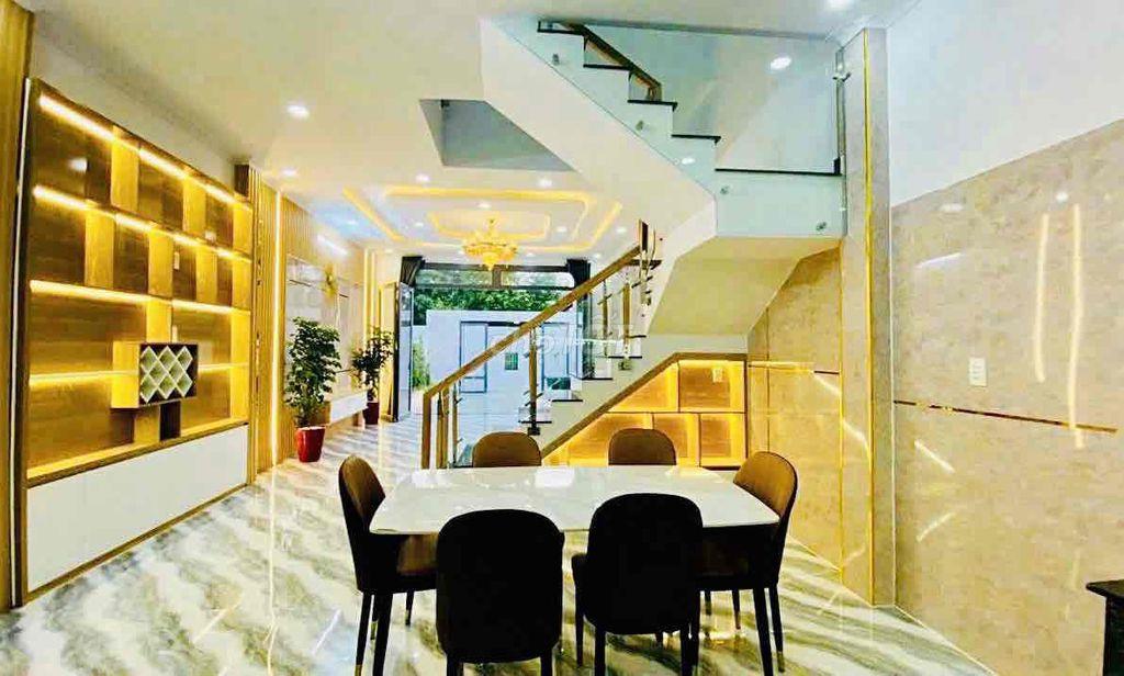 Nhà Mặt Tiền Dọn Vào Ở Liền,giảm sâu 1T 500triệu,còn thương lượng