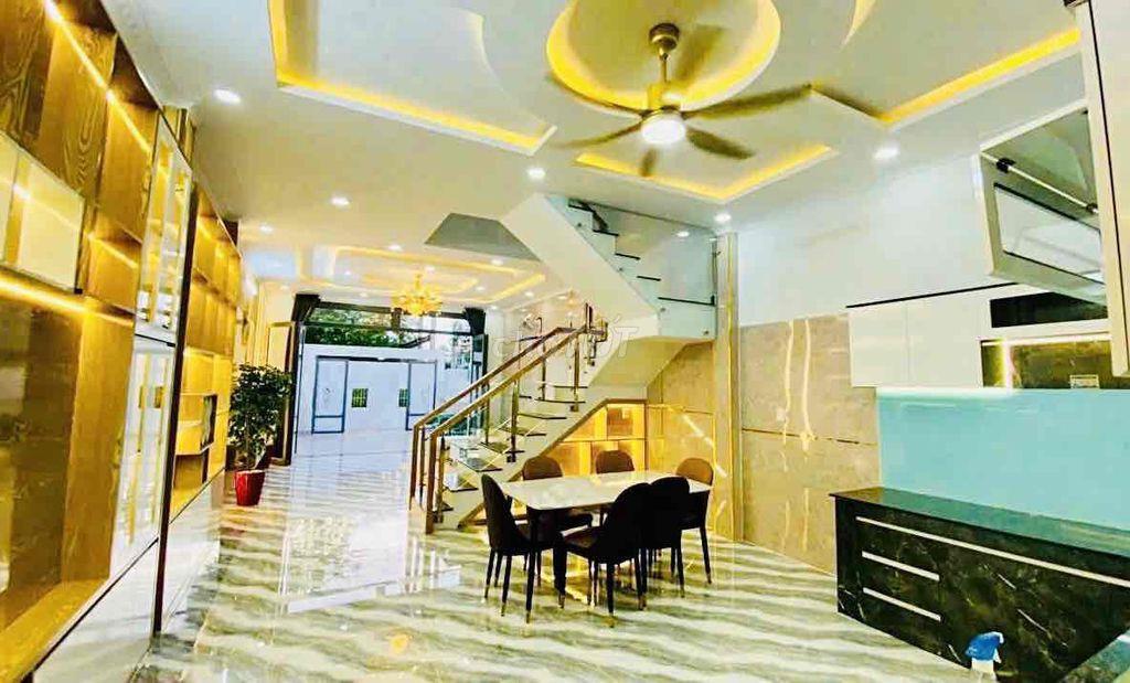 Nhà Mặt Tiền Dọn Vào Ở Liền,giảm sâu 1T 500triệu,còn thương lượng