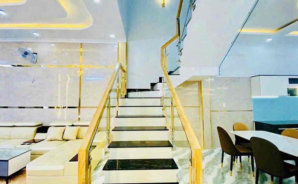 Nhà Mặt Tiền Dọn Vào Ở Liền,giảm sâu 1T 500triệu,còn thương lượng