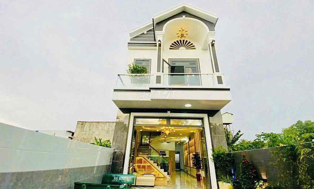 Nhà Mặt Tiền Dọn Vào Ở Liền,giảm sâu 1T 500triệu,còn thương lượng