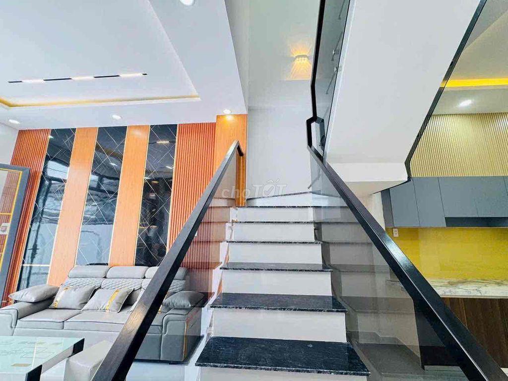 HẠ GIÁ BÁN GẤP NHÀ NGAY CHỢ LONG THƯỢNG VỀ BÌNH CHÁNH CHỈ 5 PHÚT