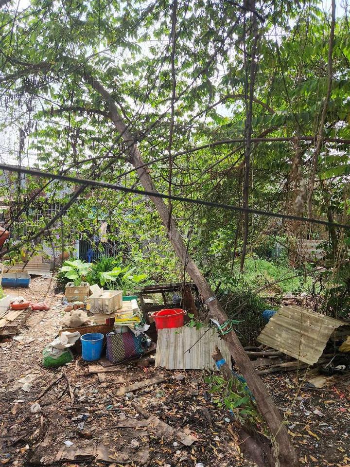 Chính chủ cần bán nhà nát hẻm>3m BChánh.dt đất: 293m2.Bán nhanh 8 tỷ.