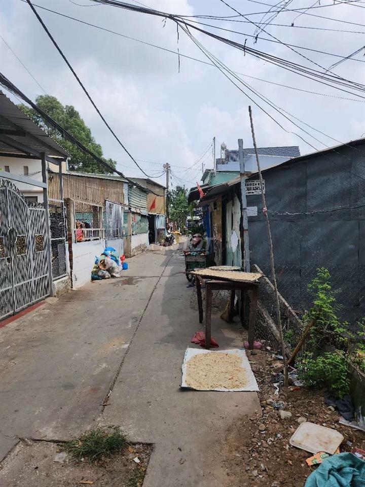 Chính chủ cần bán nhà nát hẻm>3m BChánh.dt đất: 293m2.Bán nhanh 8 tỷ.