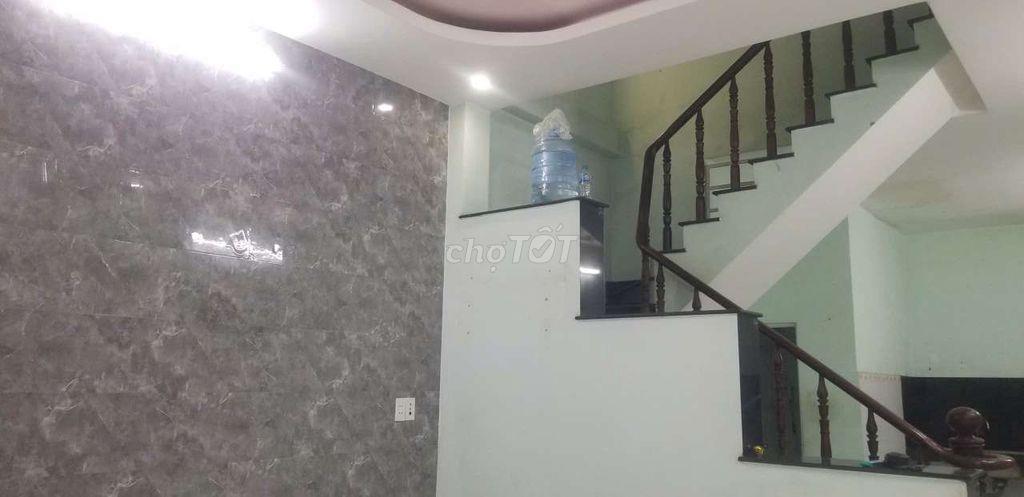 Cho thuê nhà góc 2 mặt tiền, DTSD:100m2. Ko tiếp QC