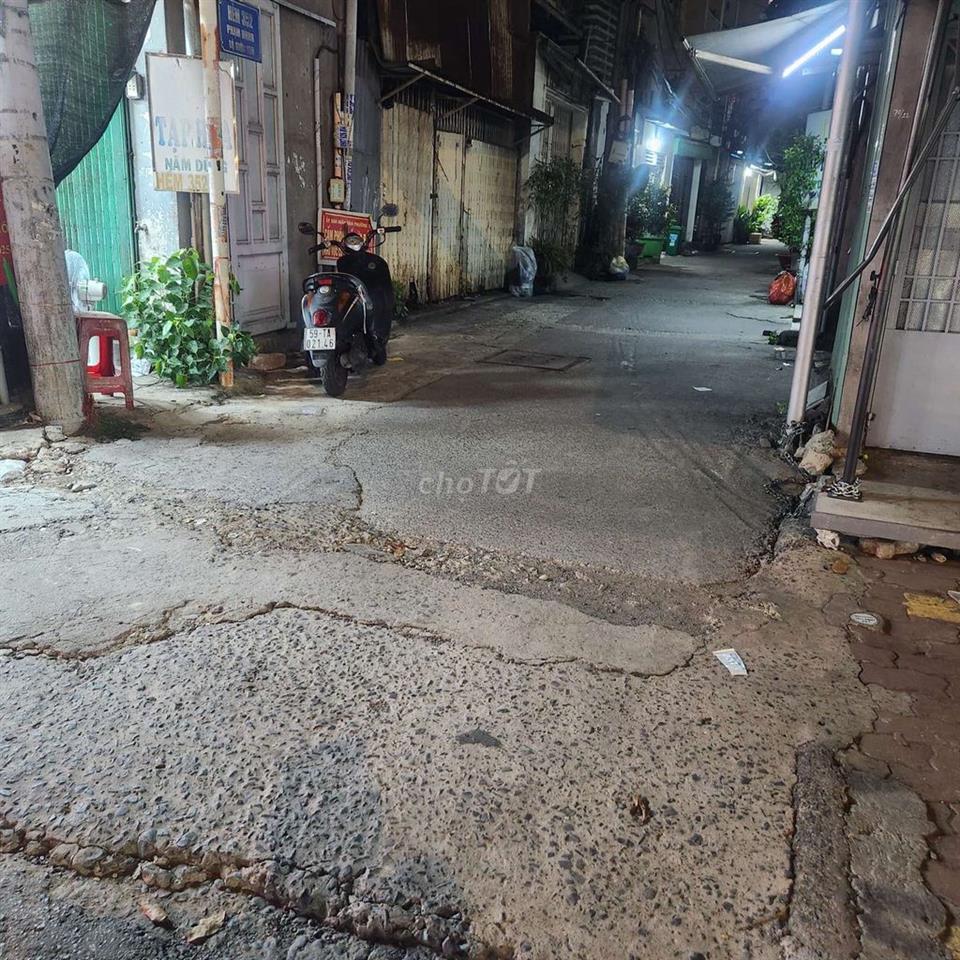 Nhà mặt tiền(đang có dòng tiền hơn 550tr 1năm) căn góc đg Phạm Hùng 