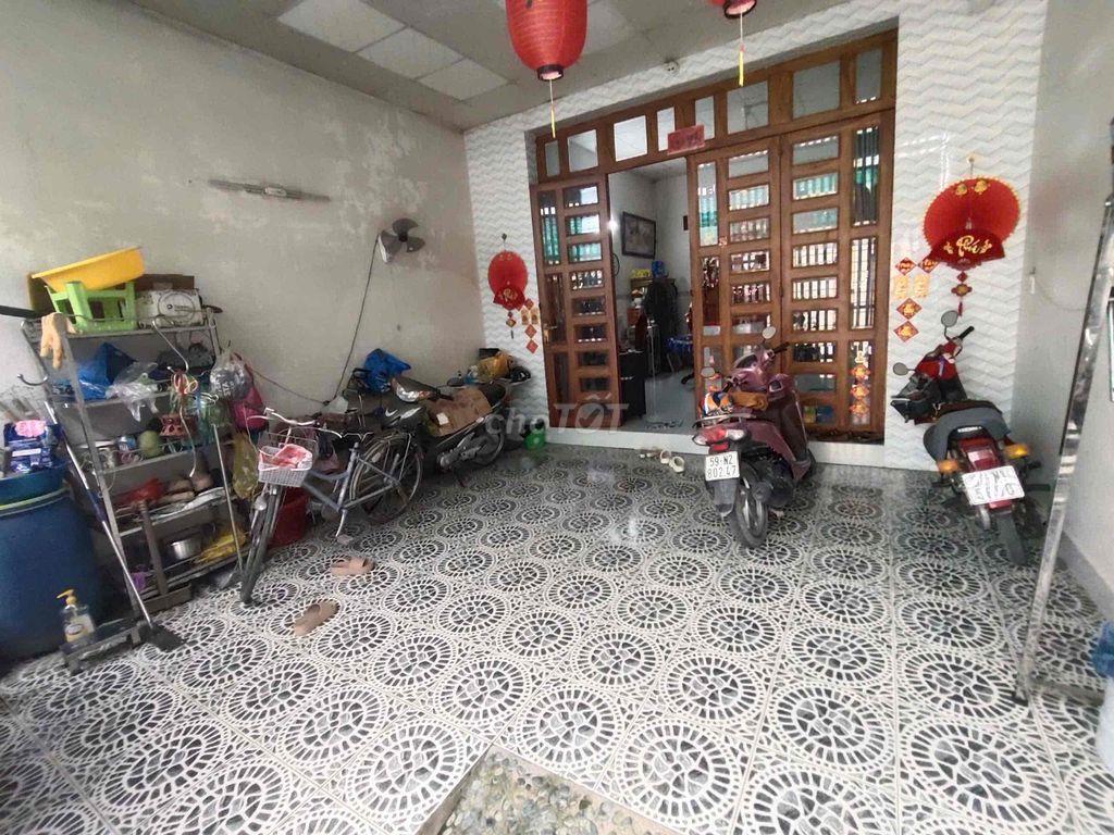Nhà ở Tân Bửu Huyện Bến lức cũ giáp bình chánh có sổ riêng