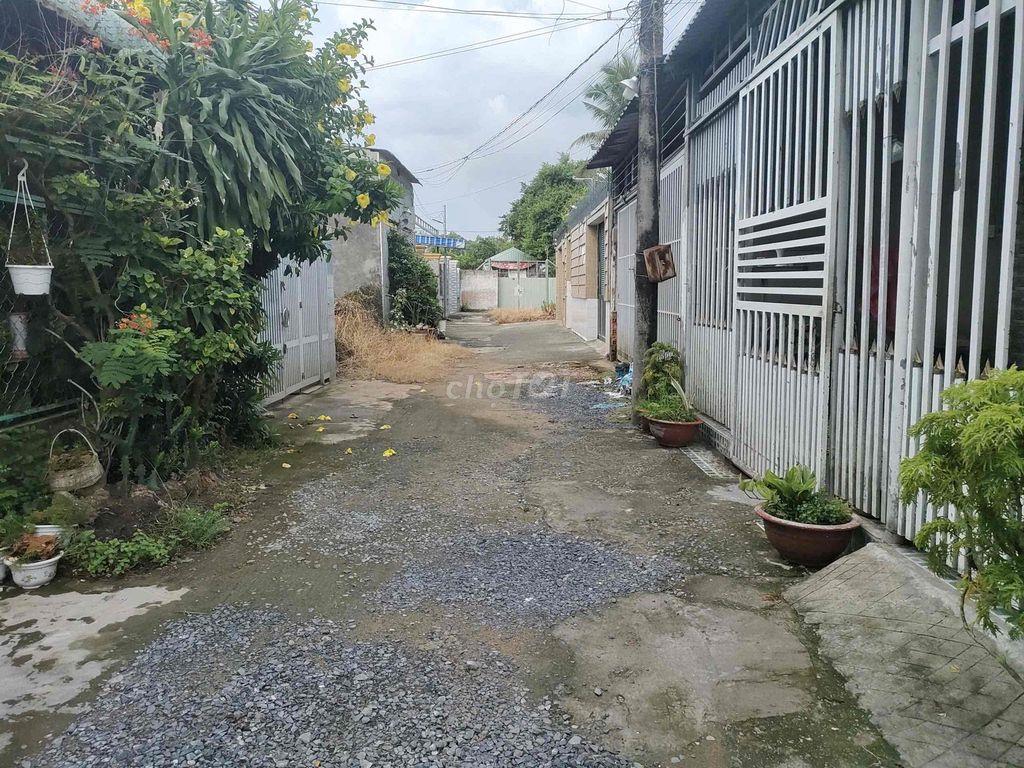 Nhà ở Tân Bửu Huyện Bến lức cũ giáp bình chánh có sổ riêng