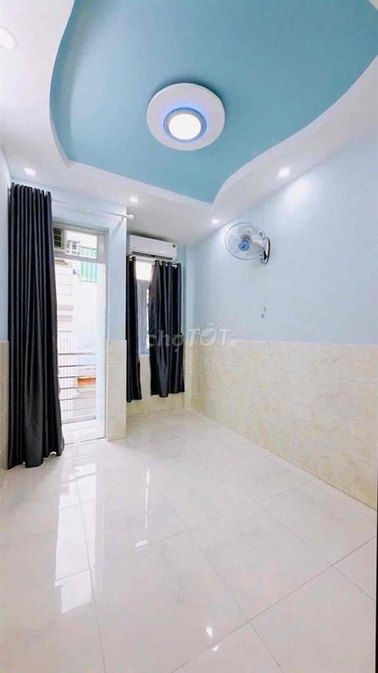 Nhà 5 Tầng Đoàn Văn Bơ