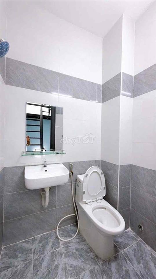 Nhà 5 Tầng Đoàn Văn Bơ