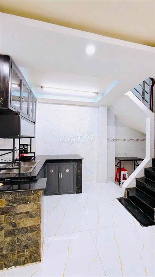 Nhà 5 Tầng Đoàn Văn Bơ