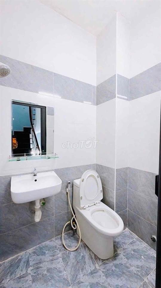 Nhà 5 Tầng Đoàn Văn Bơ