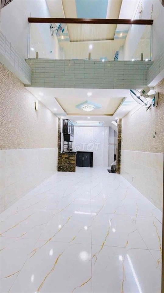 Nhà 5 Tầng Đoàn Văn Bơ