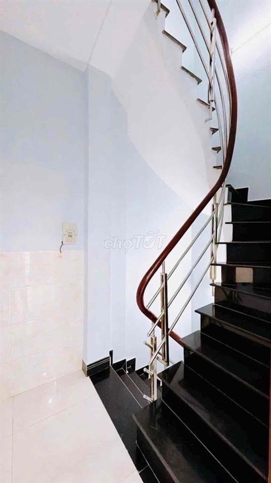 Nhà 5 Tầng Đoàn Văn Bơ